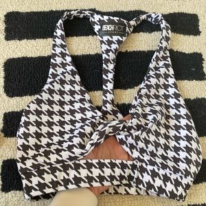 Houndstooth Beach Riot Twist Sports Bra